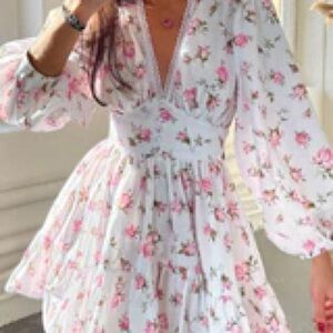 Floral long sleeve short dress
